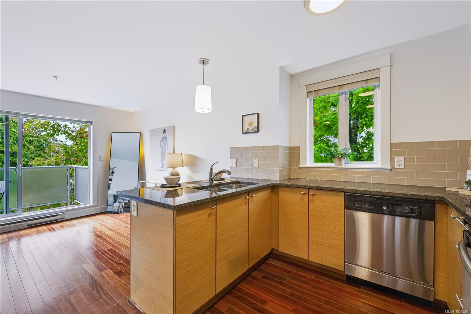 314-1315 Esquimalt Rd — listing photo 10 of 44