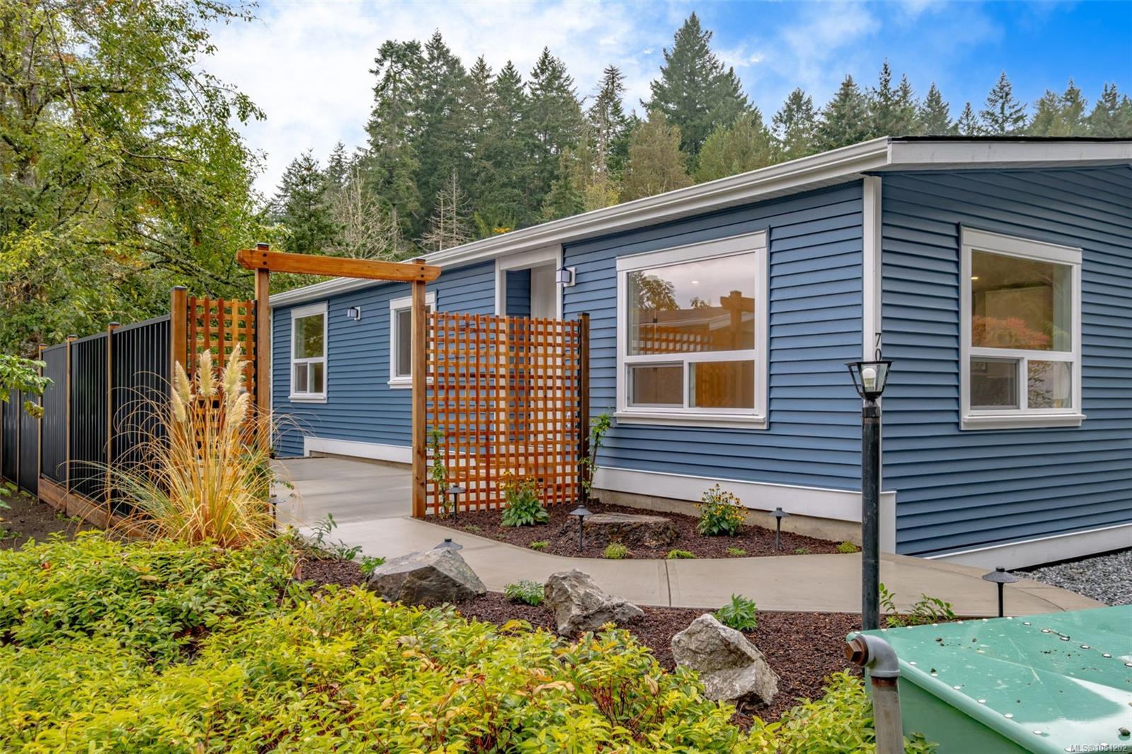 70-2785 Wallbank Rd — listing photo 2 of 41