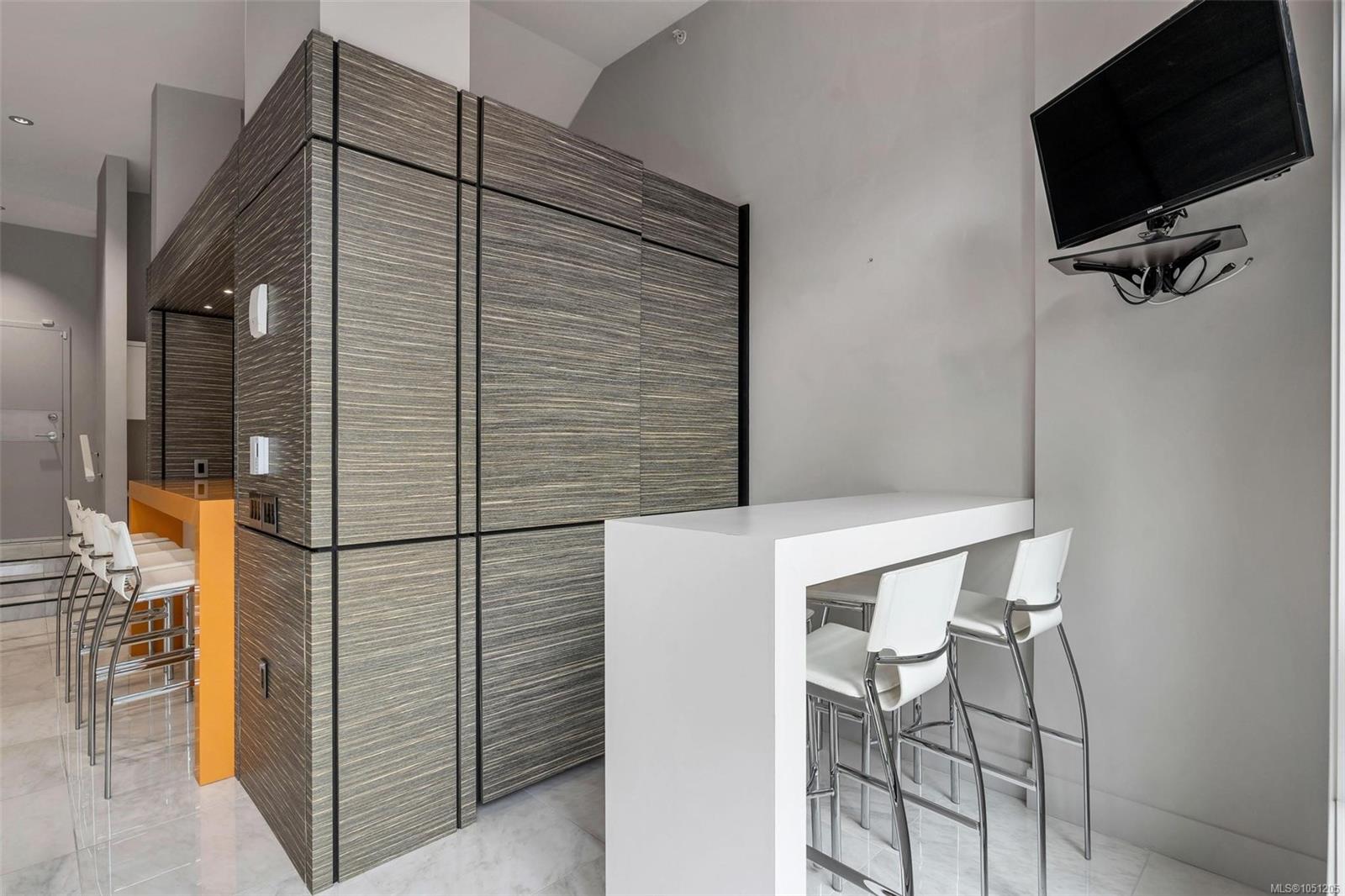 2-834 Johnson St — listing photo 9 of 38