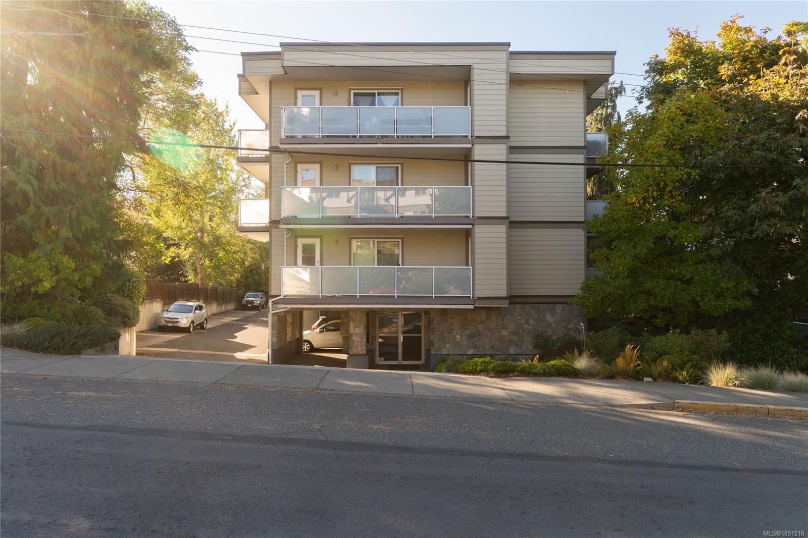 203-3230 Glasgow Ave photo 2