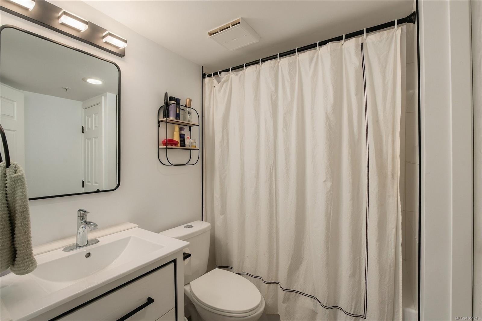 203-3230 Glasgow Ave — listing photo 11 of 20