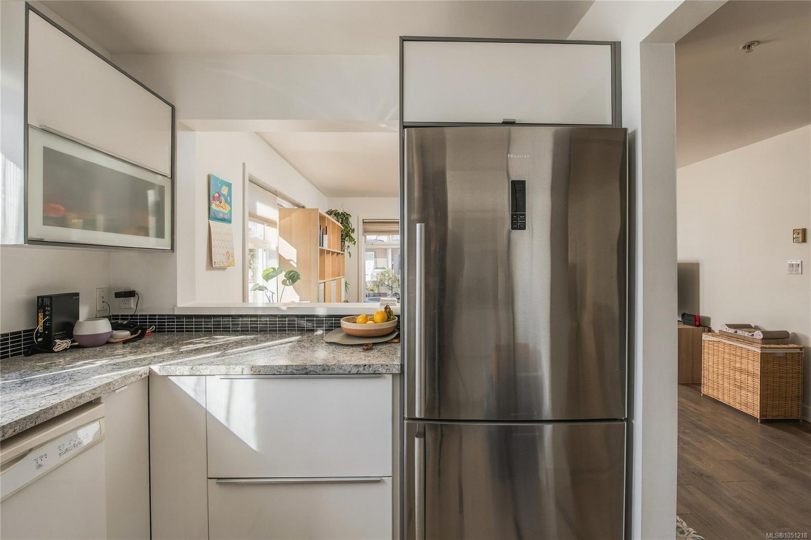 203-3230 Glasgow Ave — listing photo 8 of 20