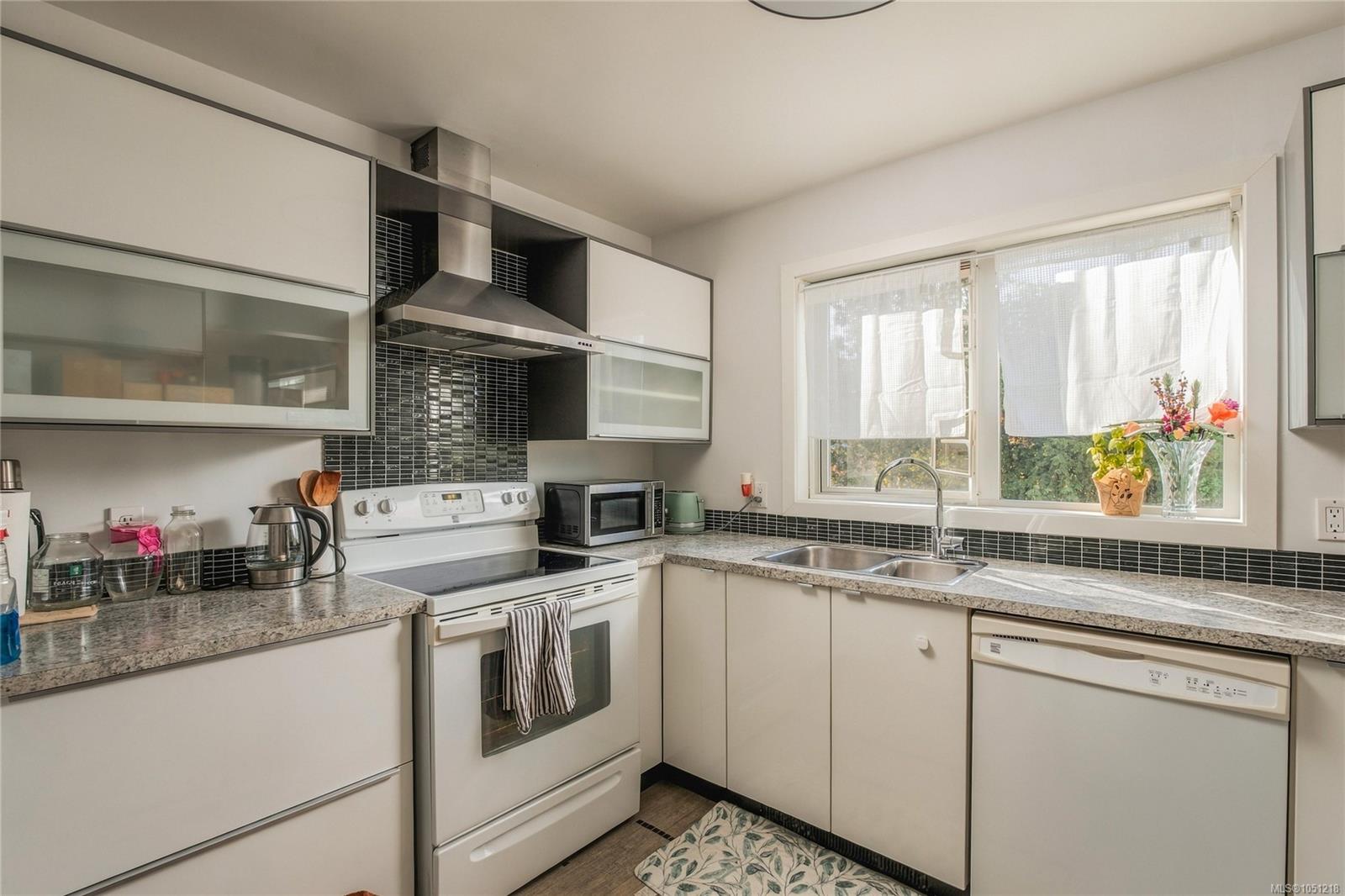 203-3230 Glasgow Ave — listing photo 9 of 20