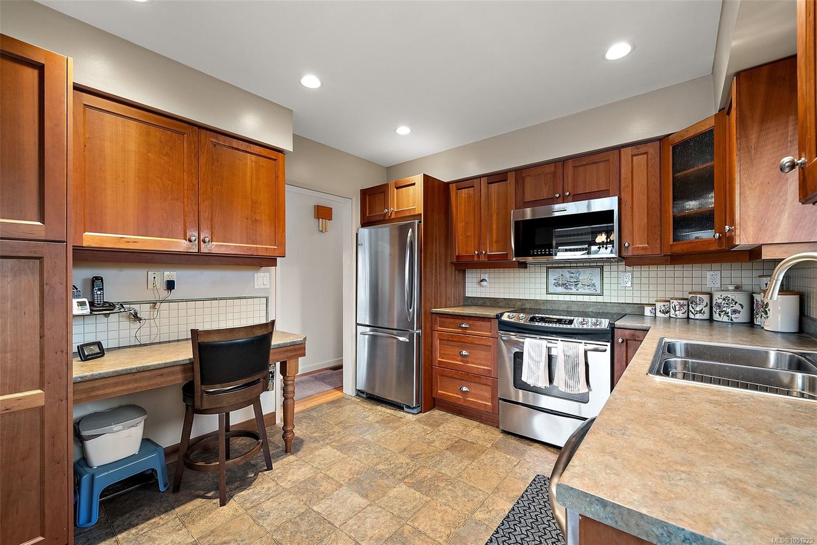 844 Rockheights Ave — listing photo 13 of 35