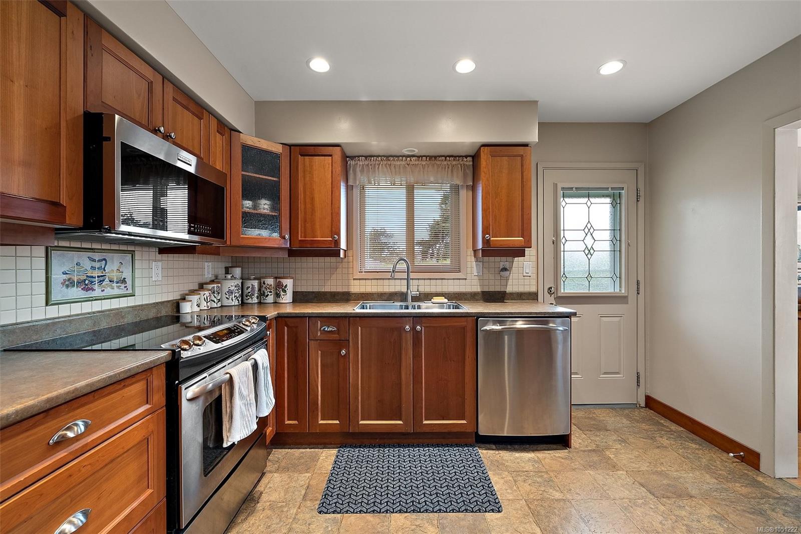 844 Rockheights Ave — listing photo 14 of 35