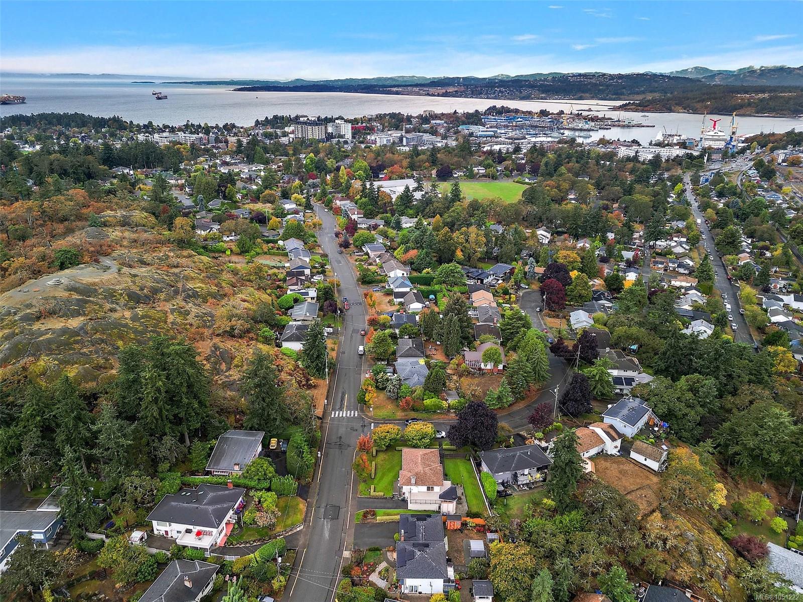 844 Rockheights Ave — listing photo 4 of 35