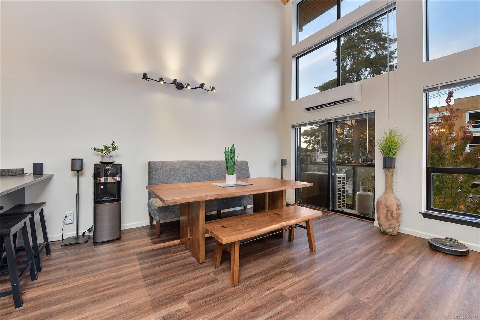 405-829 Goldstream Ave — listing photo 12 of 42