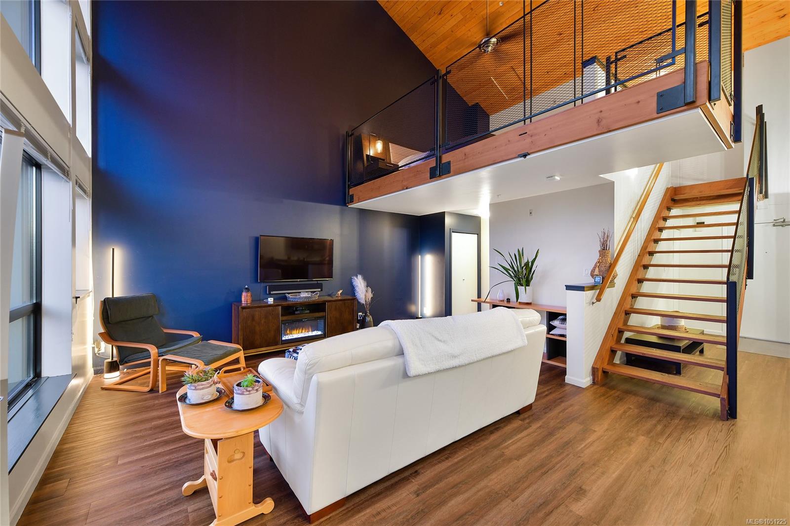 405-829 Goldstream Ave — listing photo 6 of 42