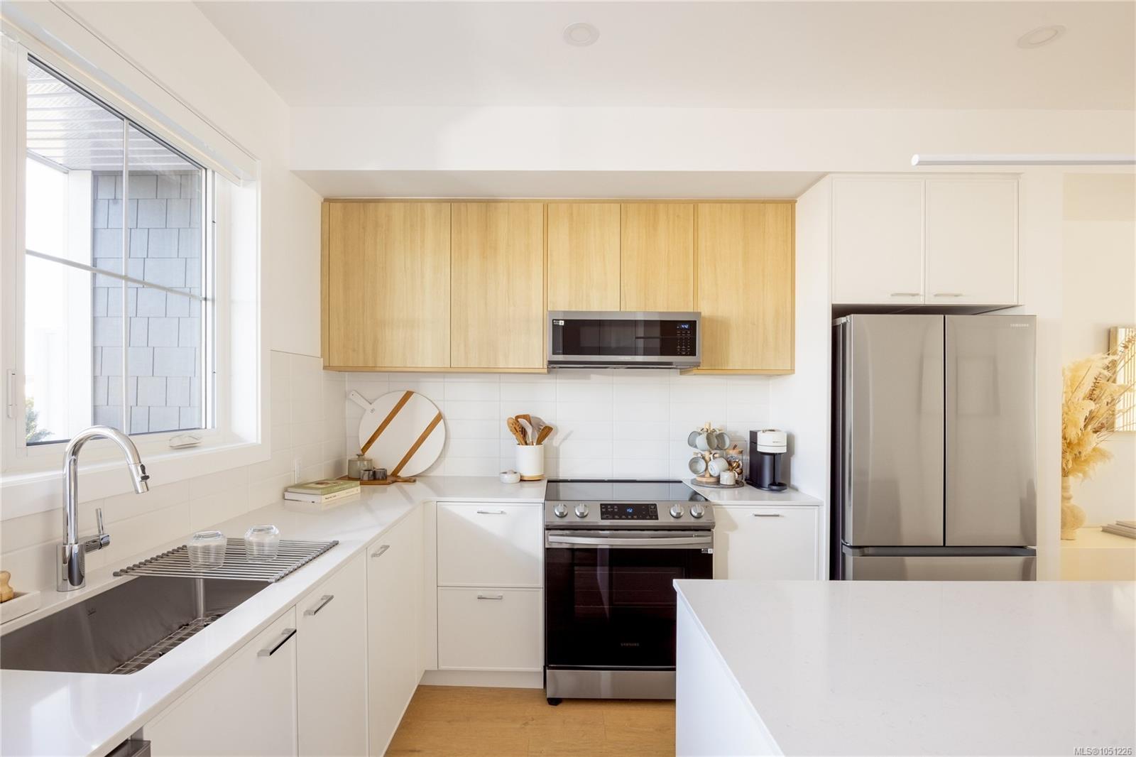 TH22-3450 Whittier Ave — listing photo 8 of 23