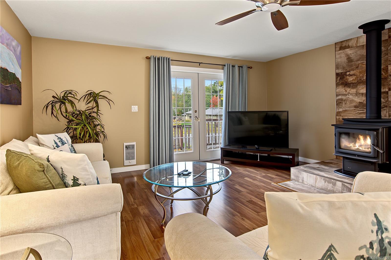 3505 Harris Cres — listing photo 5 of 58
