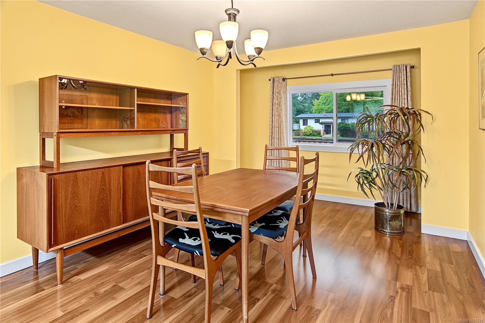 3505 Harris Cres — listing photo 7 of 58