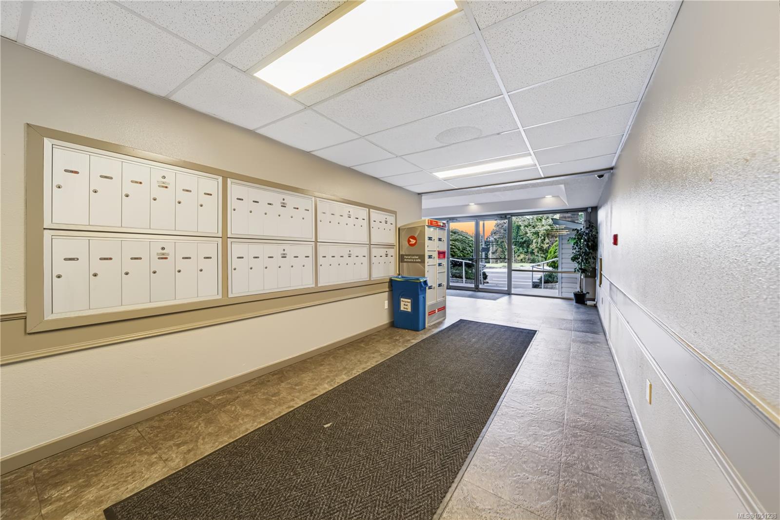 101-6715 Dover Rd — listing photo 3 of 32