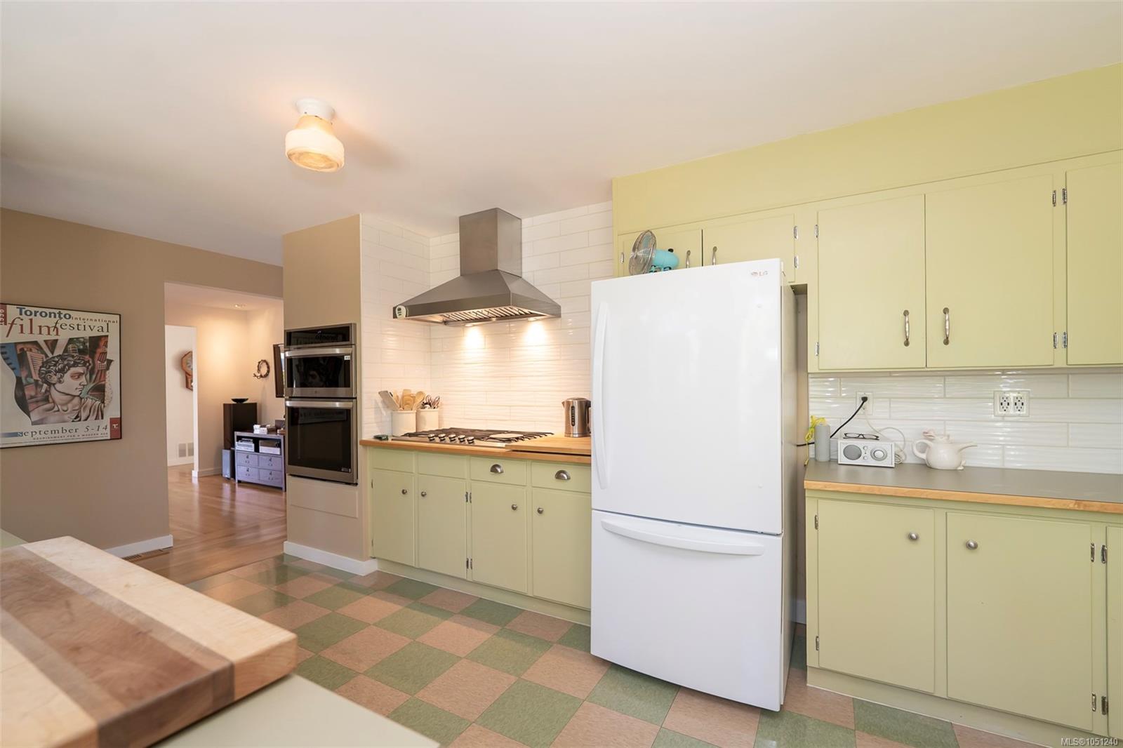129 Sunset Dr — listing photo 14 of 31