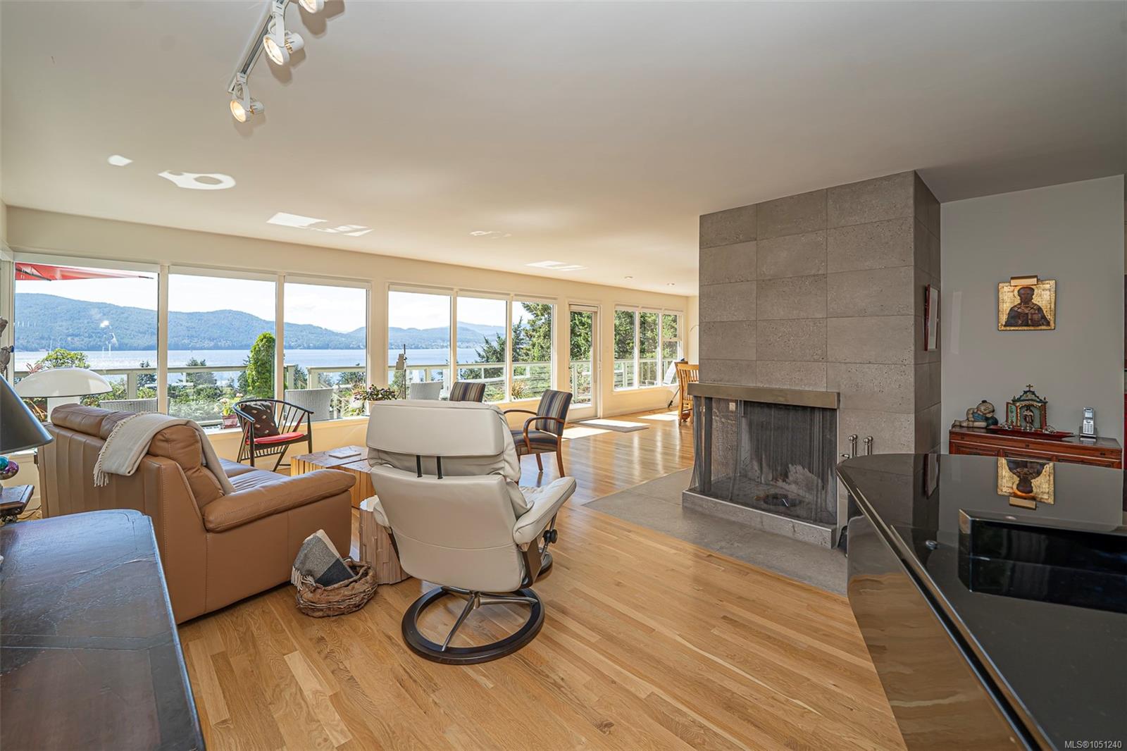 129 Sunset Dr — listing photo 7 of 31