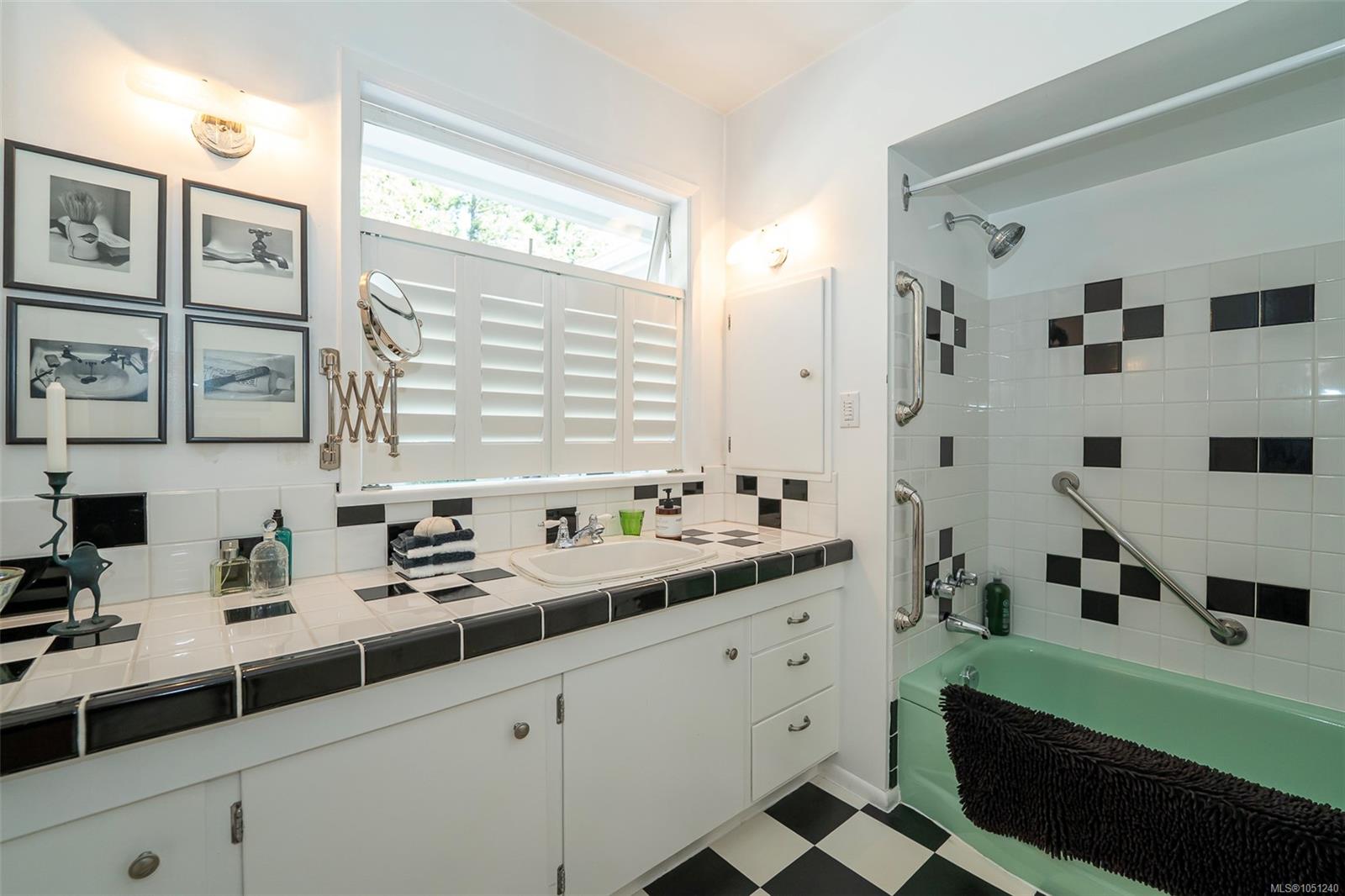 129 Sunset Dr — listing photo 9 of 31