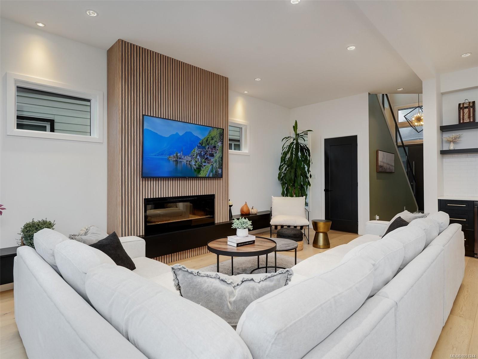 2403 Azurite Cres — listing photo 11 of 58