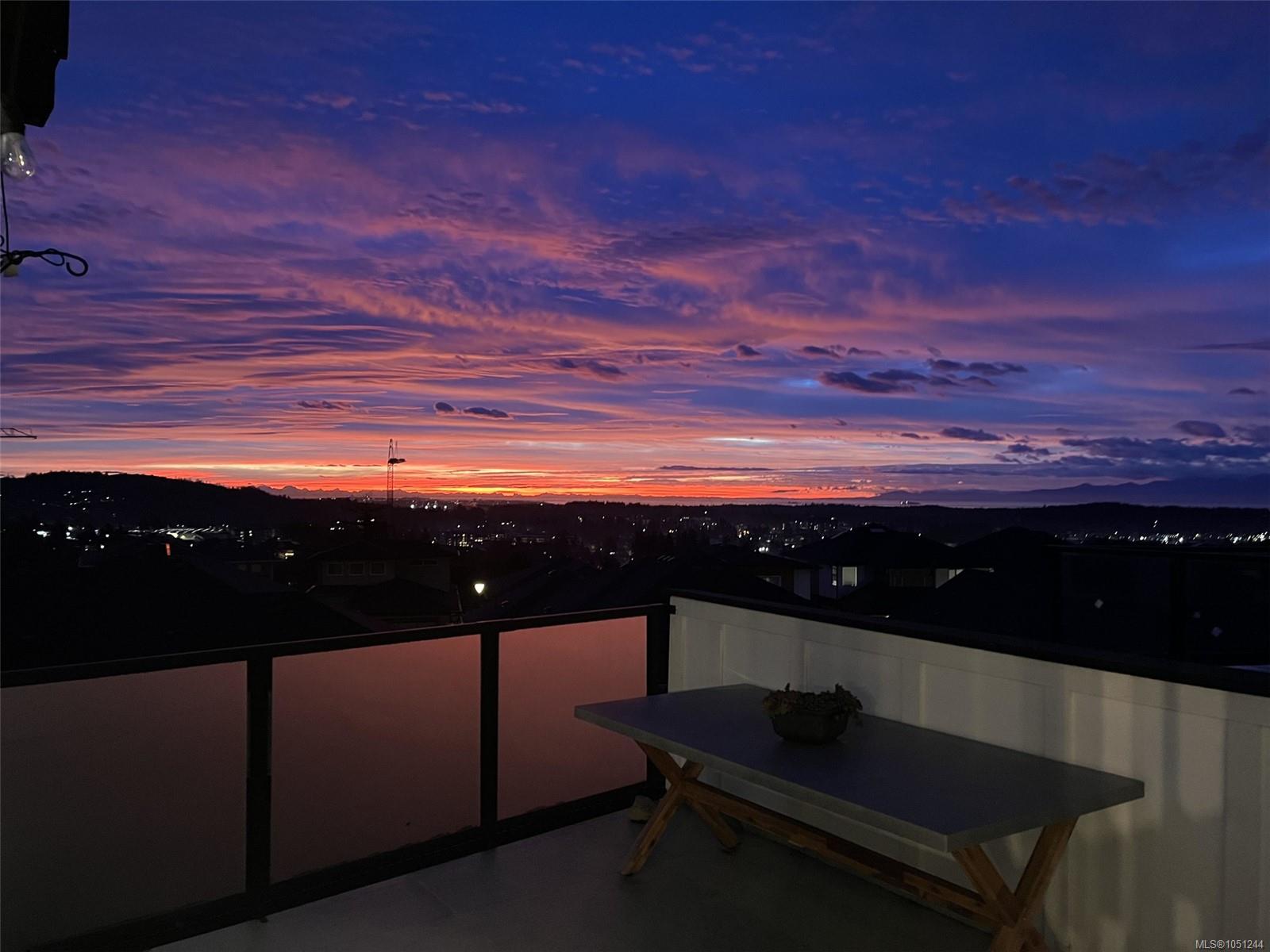 2403 Azurite Cres — listing photo 5 of 58