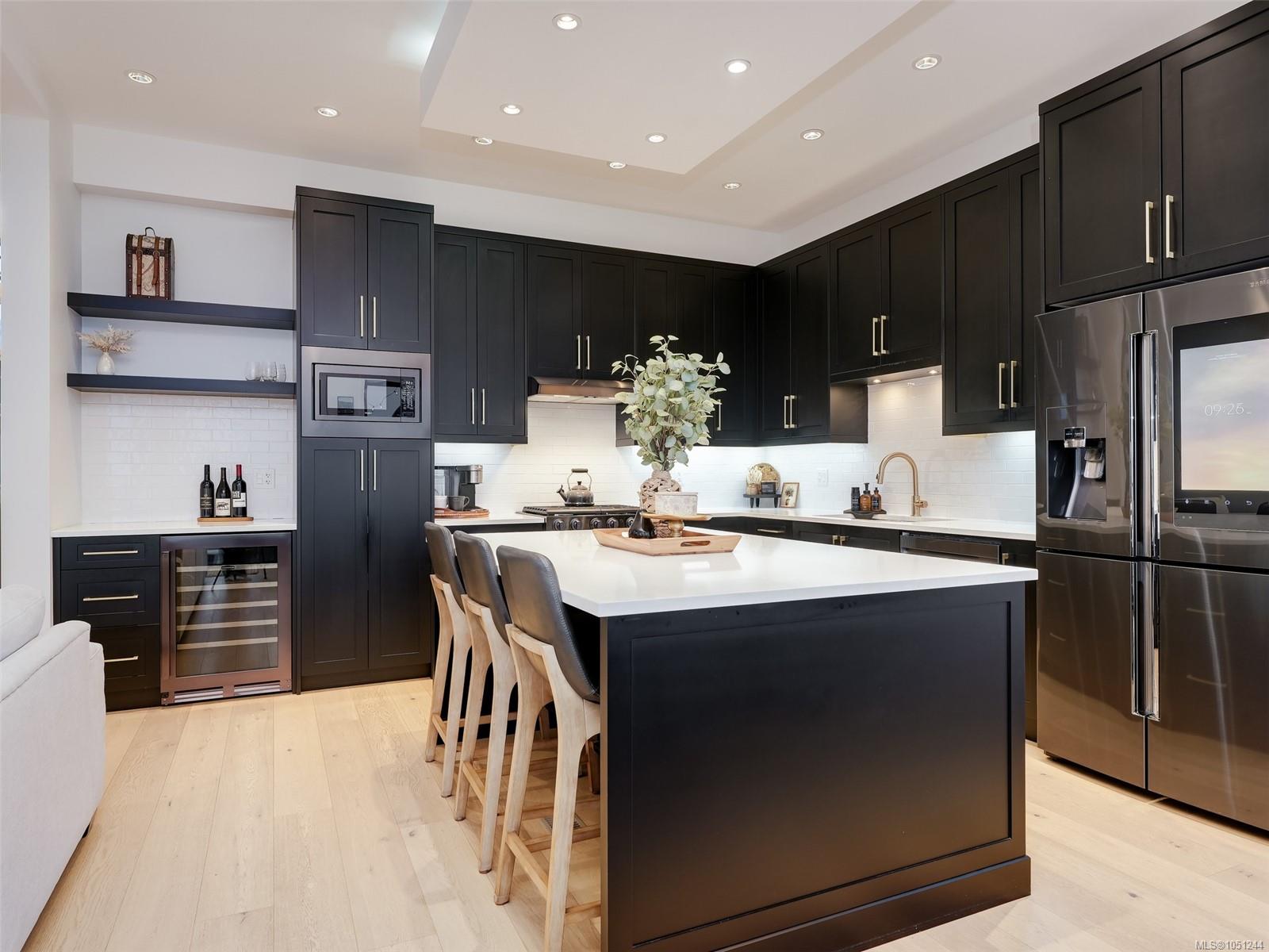 2403 Azurite Cres — listing photo 6 of 58
