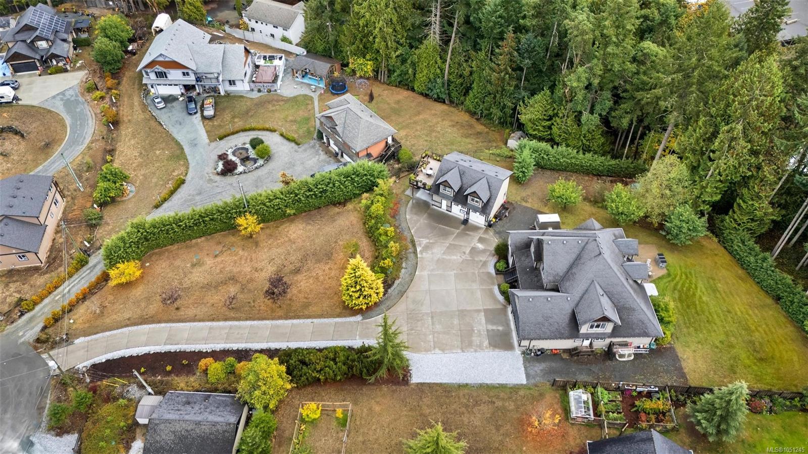 2944 Roozendaal Rd — listing photo 6 of 94
