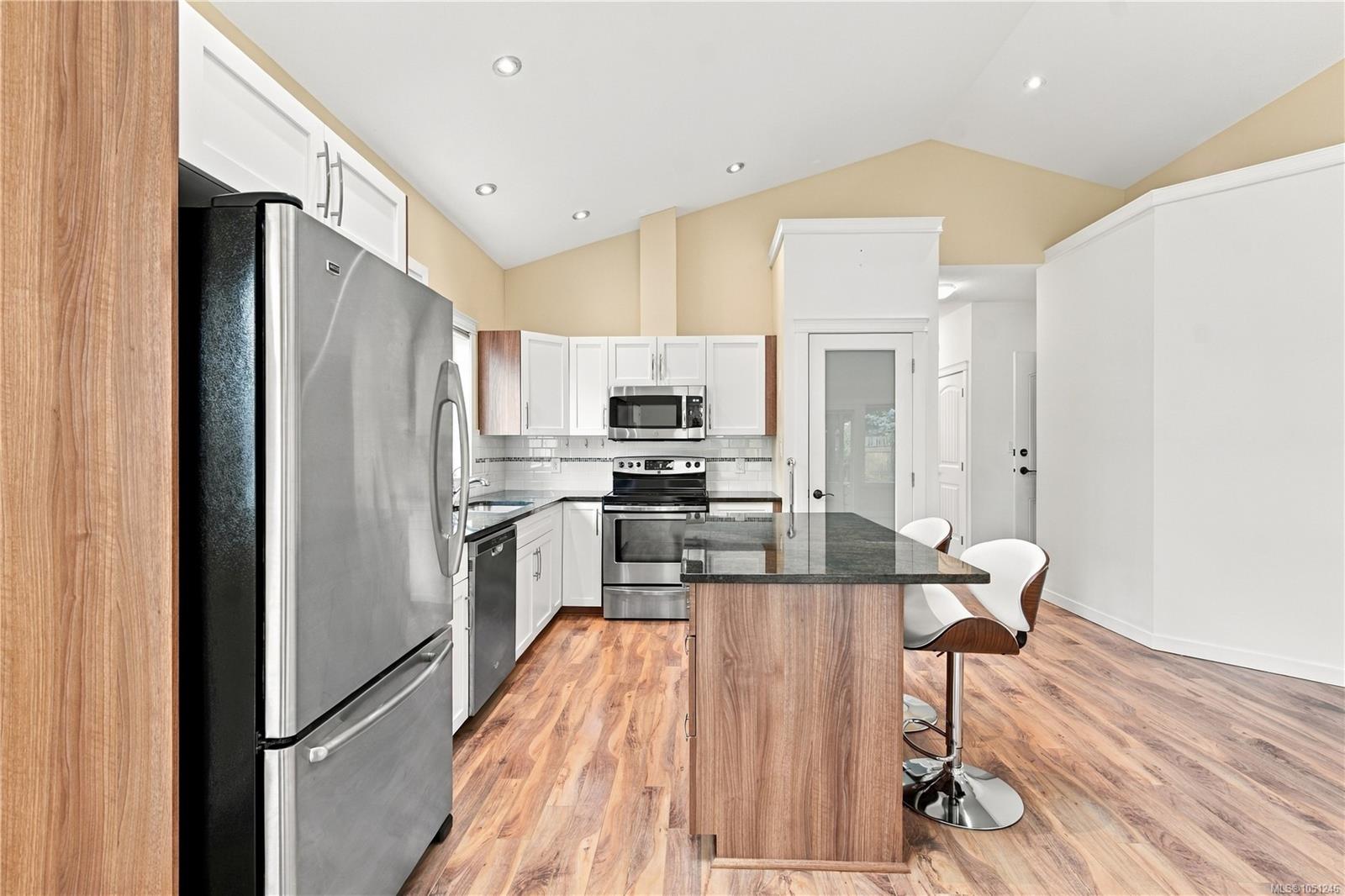 5926 Tower Pl — listing photo 13 of 44