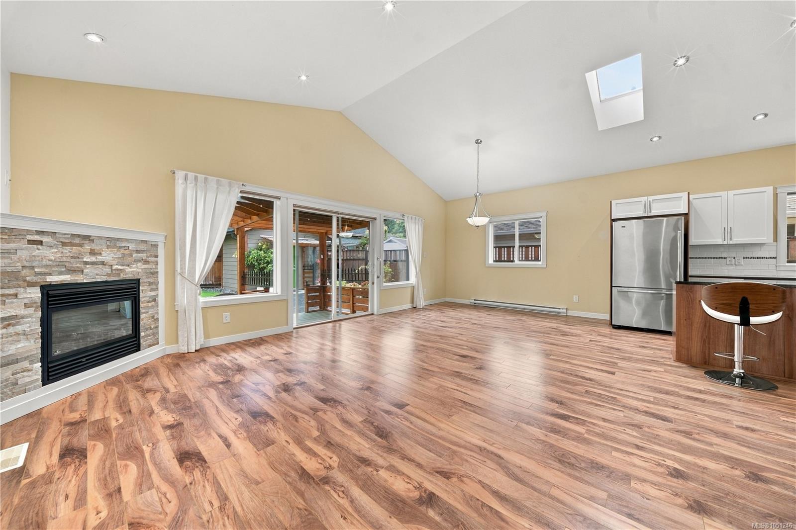 5926 Tower Pl — listing photo 8 of 44