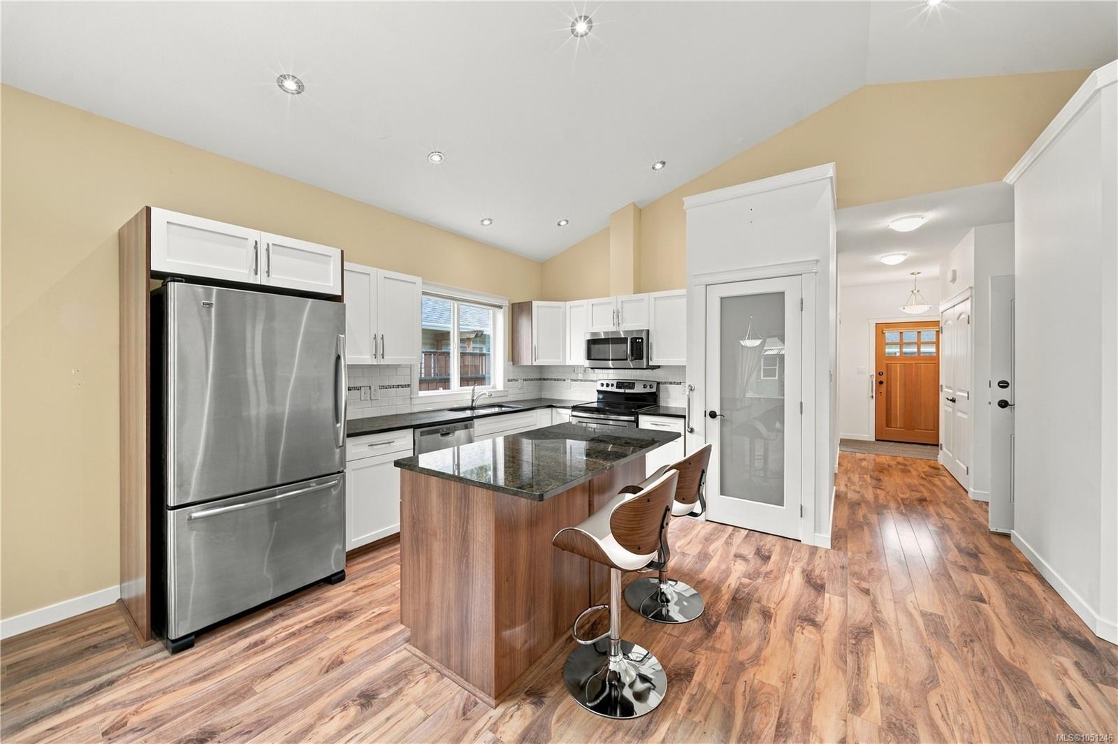 5926 Tower Pl — listing photo 10 of 44