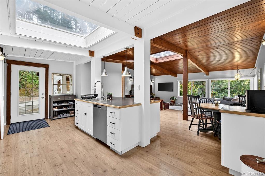 1465 North End Rd — listing photo 4 of 30