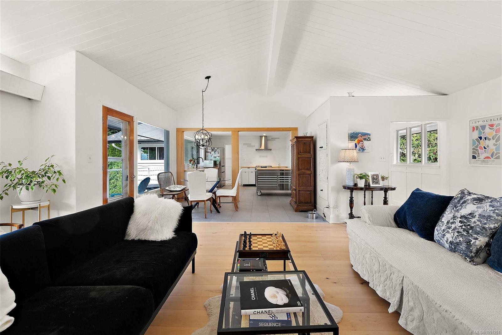 9760 Glynnwood Park Rd — listing photo 8 of 48