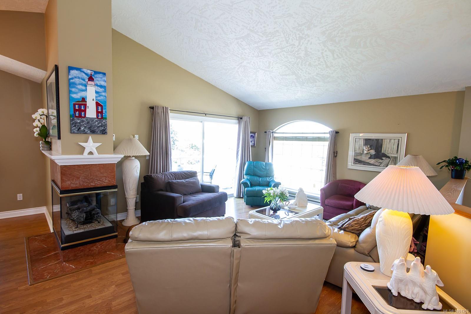 2-709 Luscombe Pl — listing photo 10 of 37