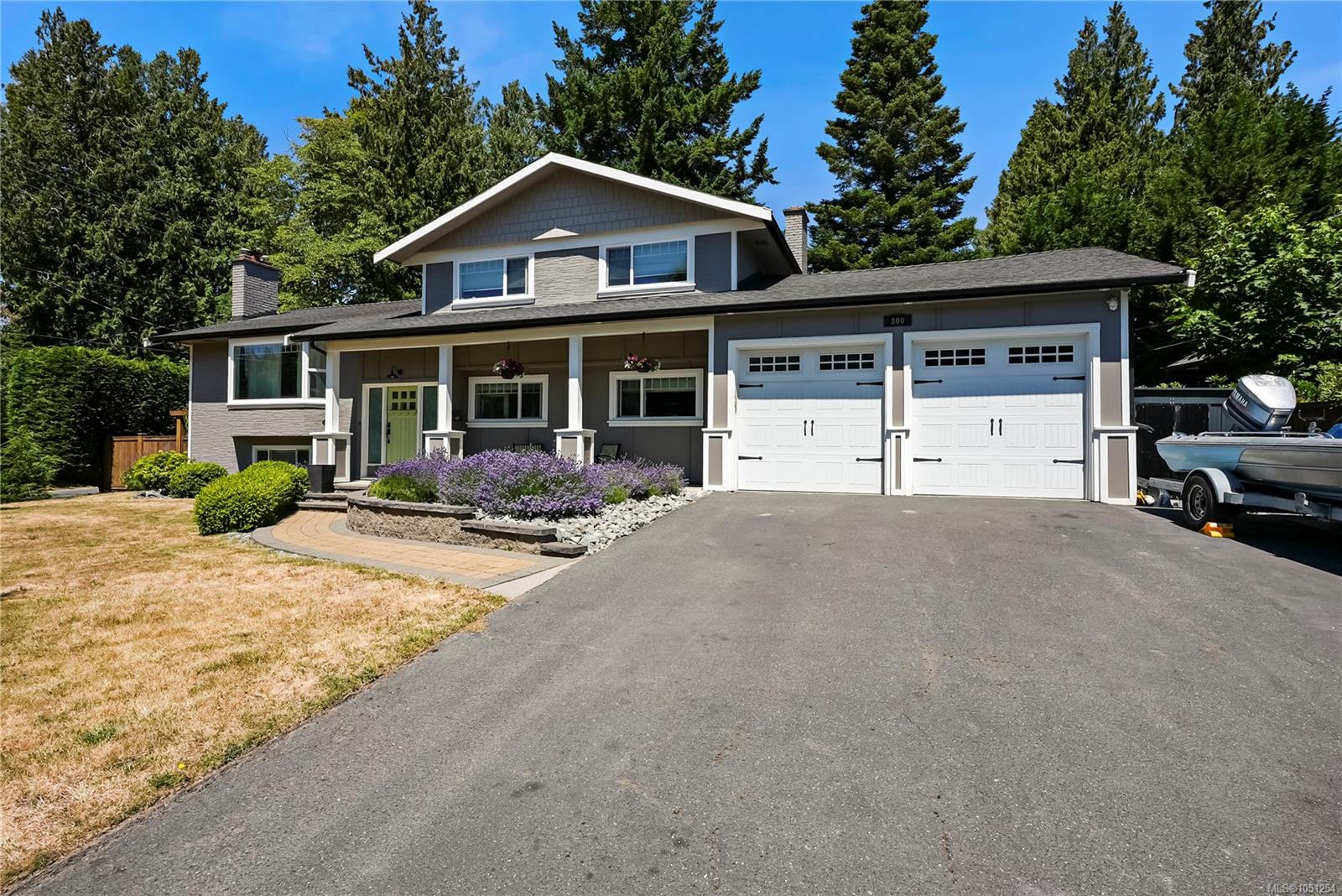 800 Alvarado Terr — listing photo 2 of 50