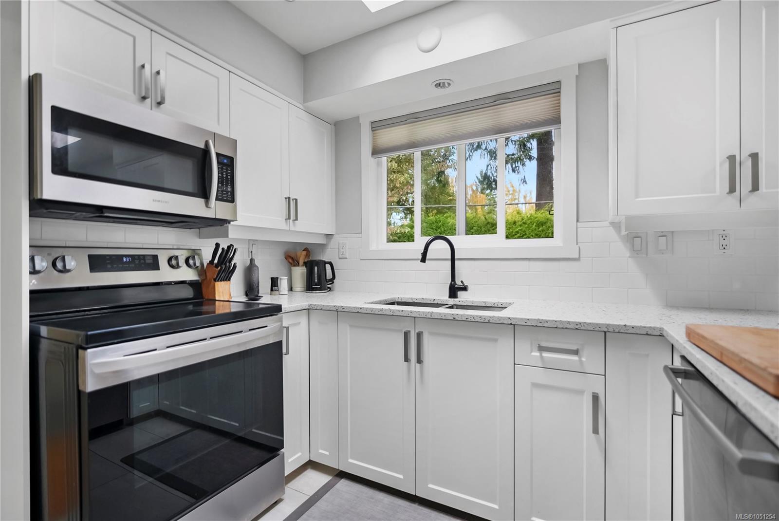 800 Alvarado Terr — listing photo 12 of 50