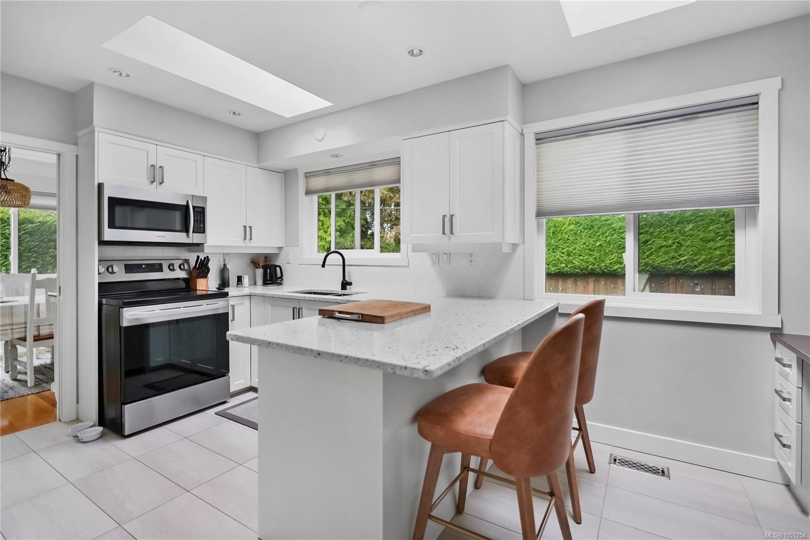 800 Alvarado Terr — listing photo 10 of 50