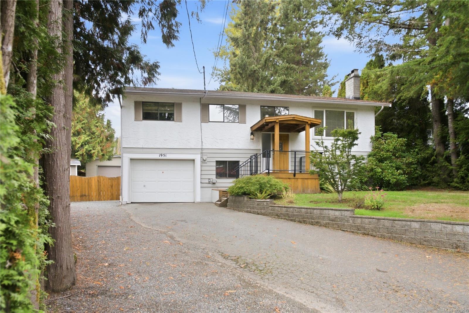 1951 Szasz Dr — listing photo 12 of 59