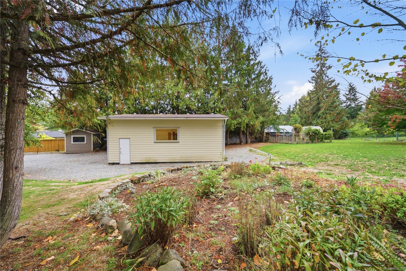 1951 Szasz Dr — listing photo 8 of 59