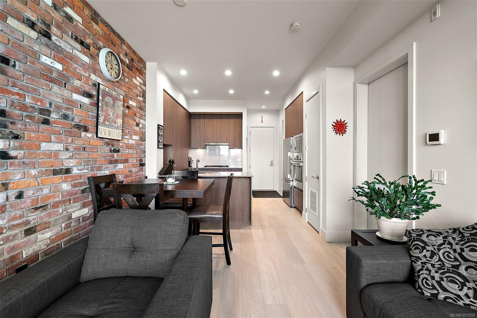 404-1216 Carlisle Ave — listing photo 8 of 29