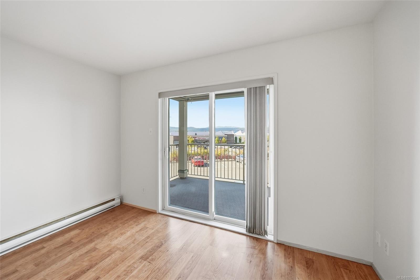 205-4971 Songbird Pl photo 6