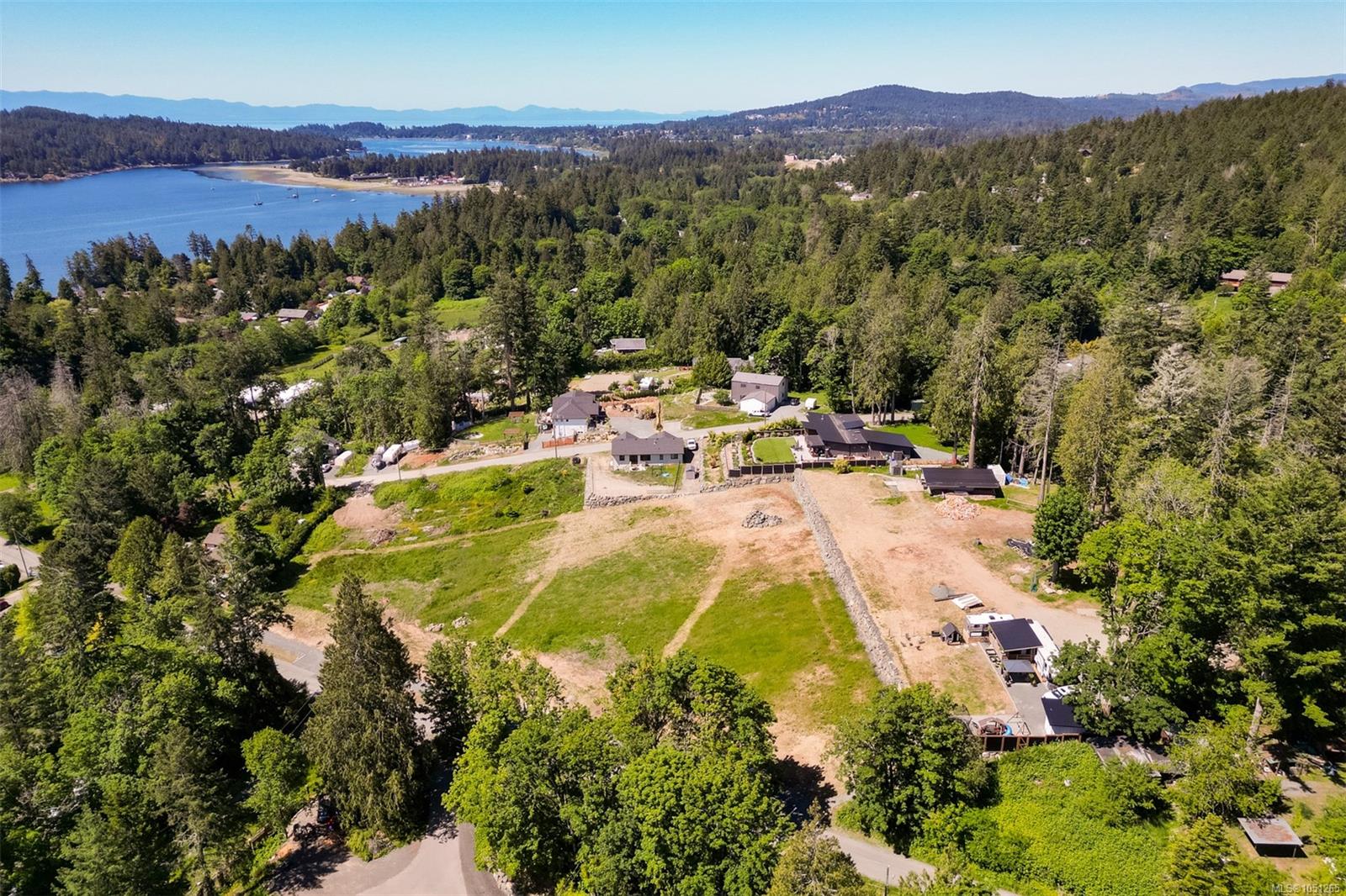2080 Harbourview Rd — listing photo 2 of 28