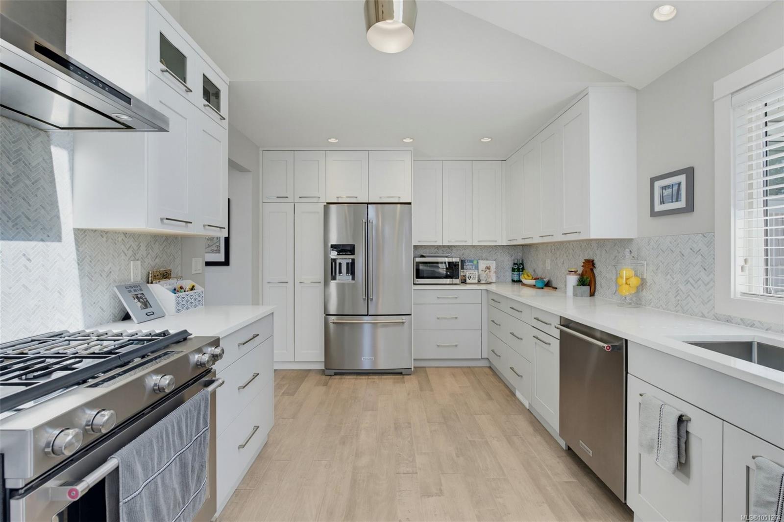 6481 Rodolph Rd — listing photo 11 of 60