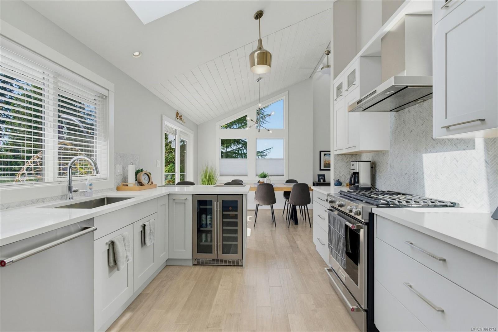 6481 Rodolph Rd — listing photo 13 of 60