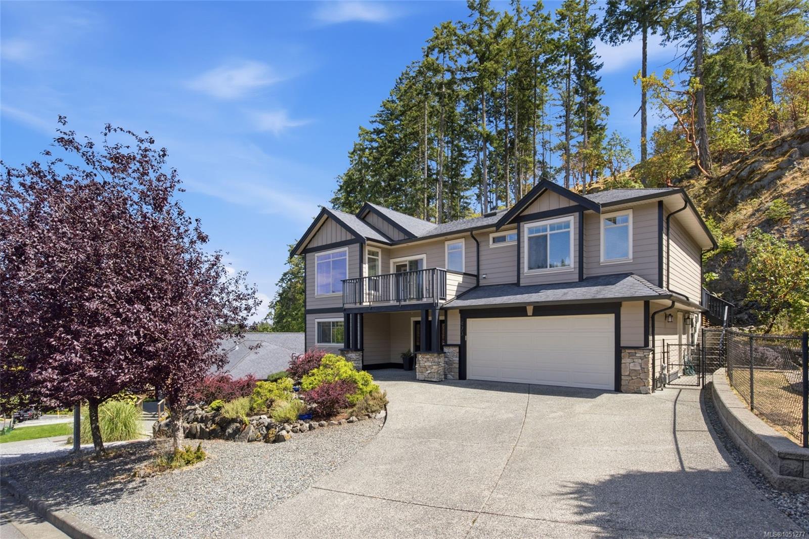 473 Nottingham Dr — listing photo 2 of 59