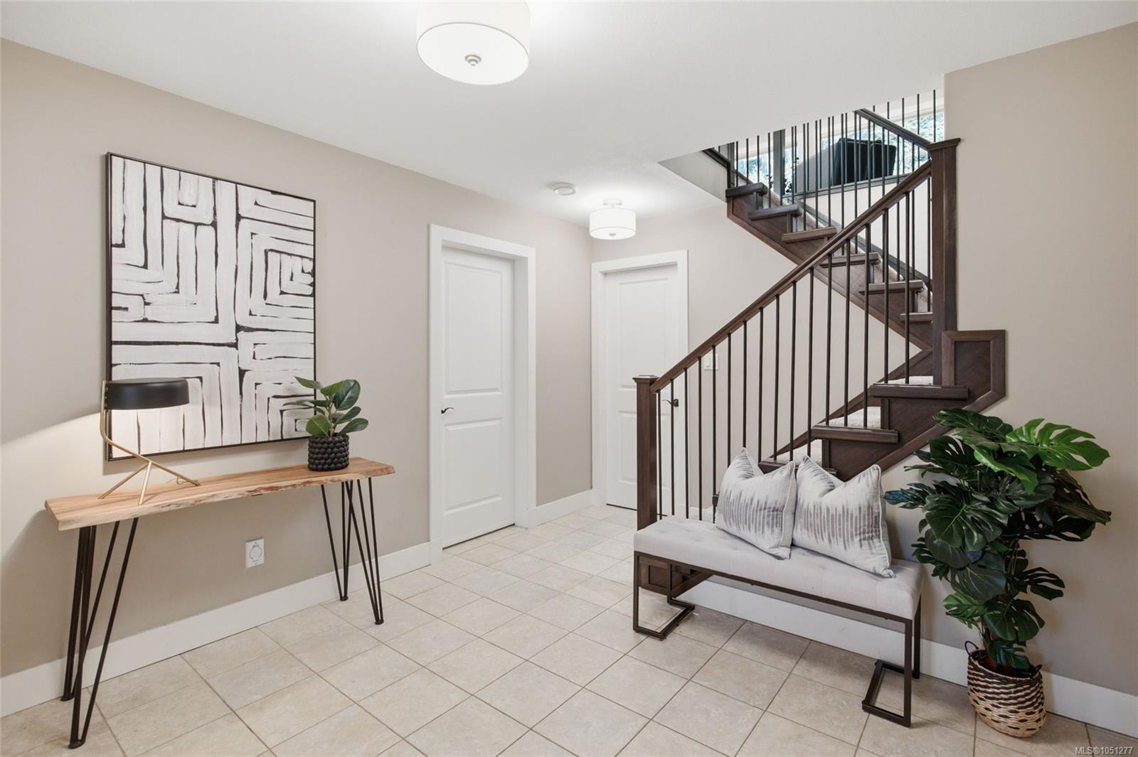 473 Nottingham Dr — listing photo 5 of 59