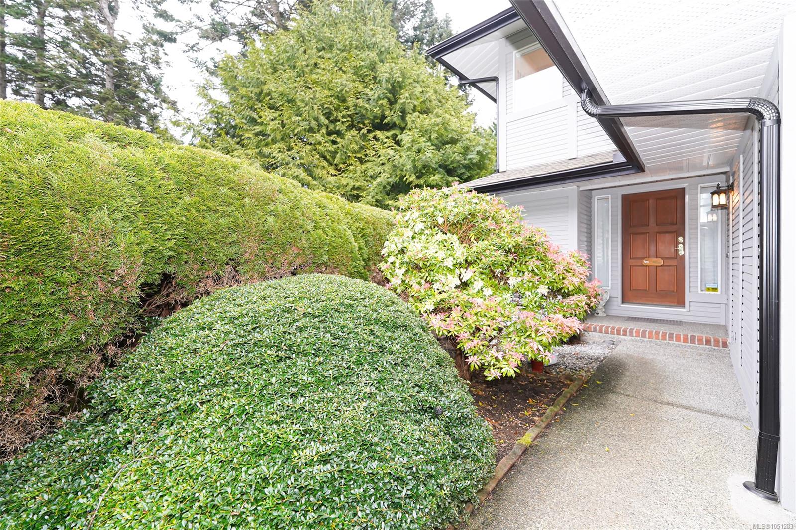 24-4630 Lochside Dr — listing photo 5 of 32