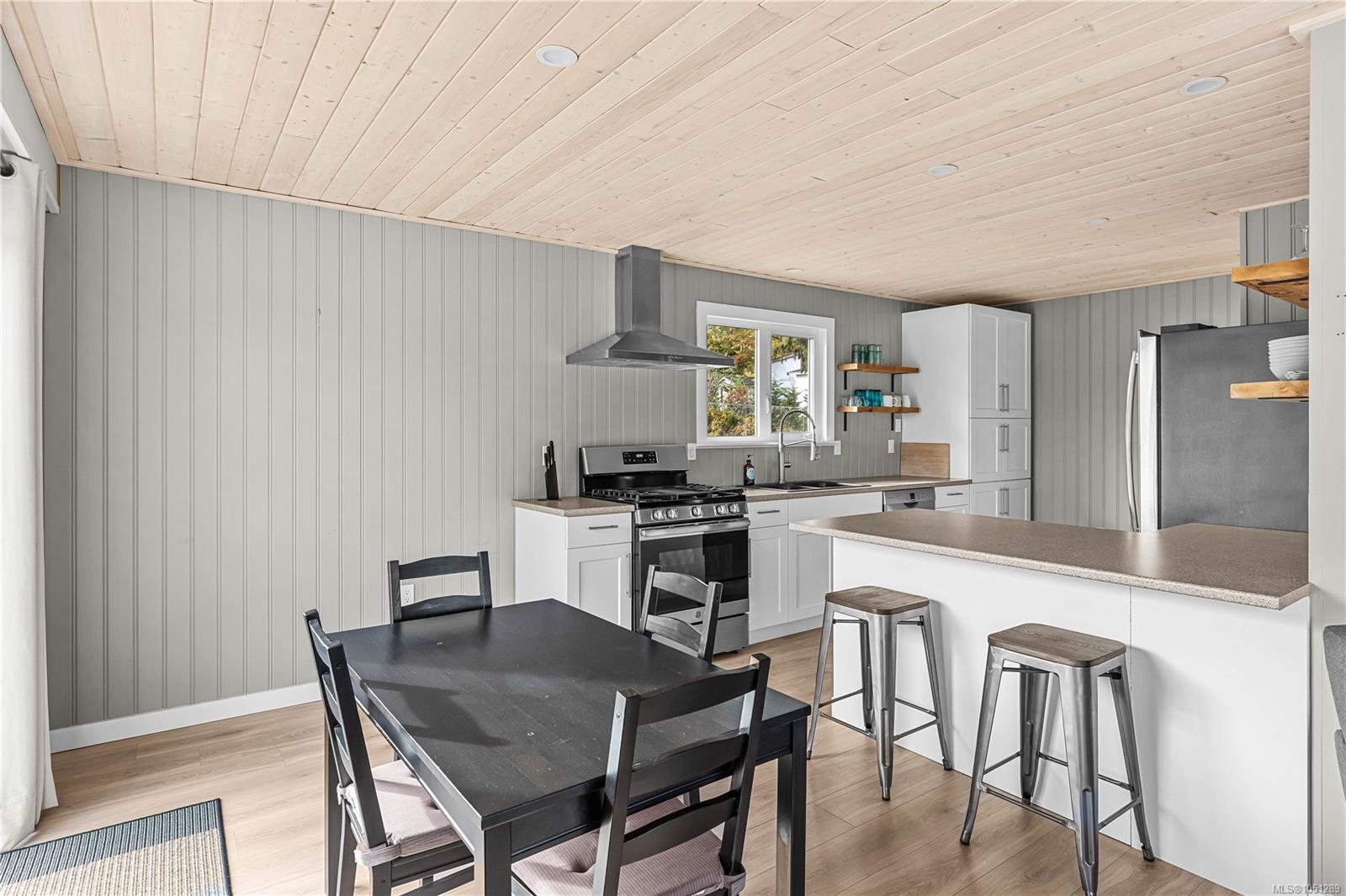 325 Twillingate Rd — listing photo 10 of 52