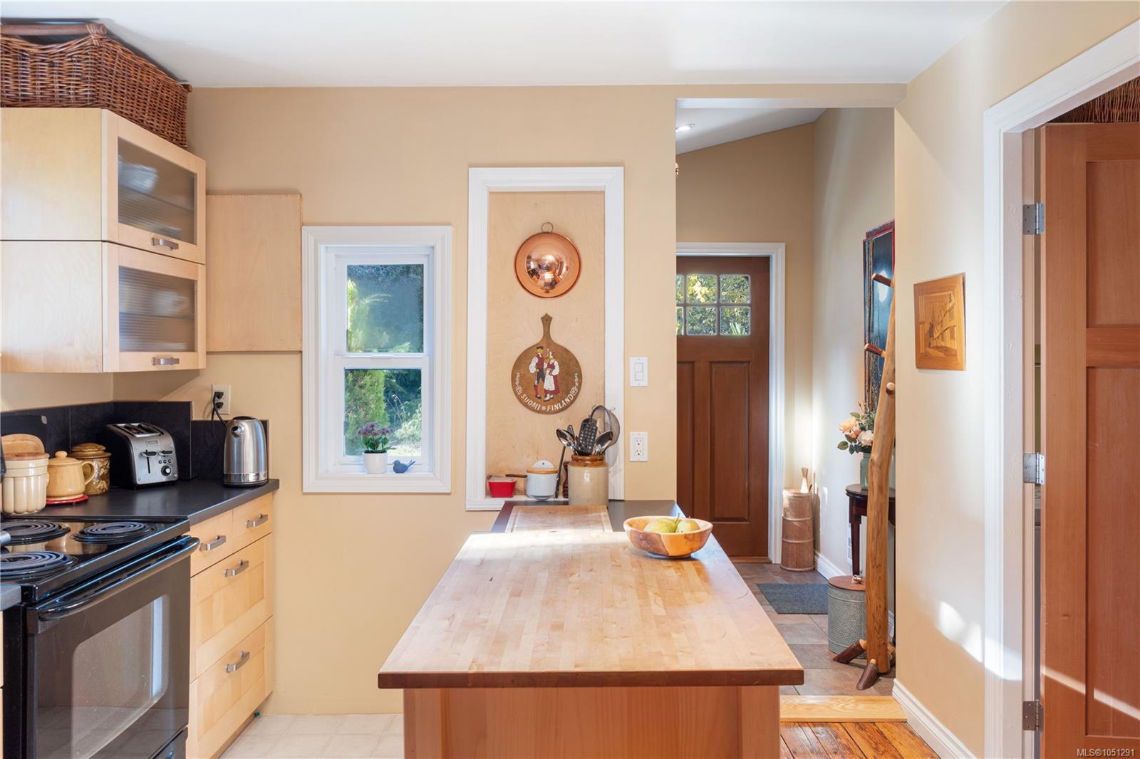 681 Turner Rd — listing photo 3 of 44