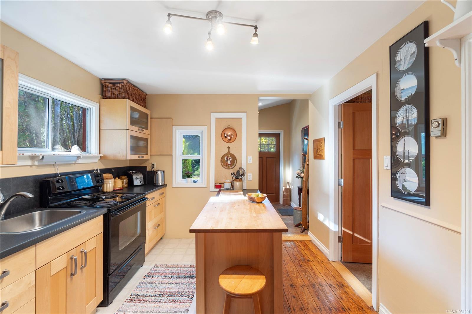 681 Turner Rd — listing photo 9 of 44