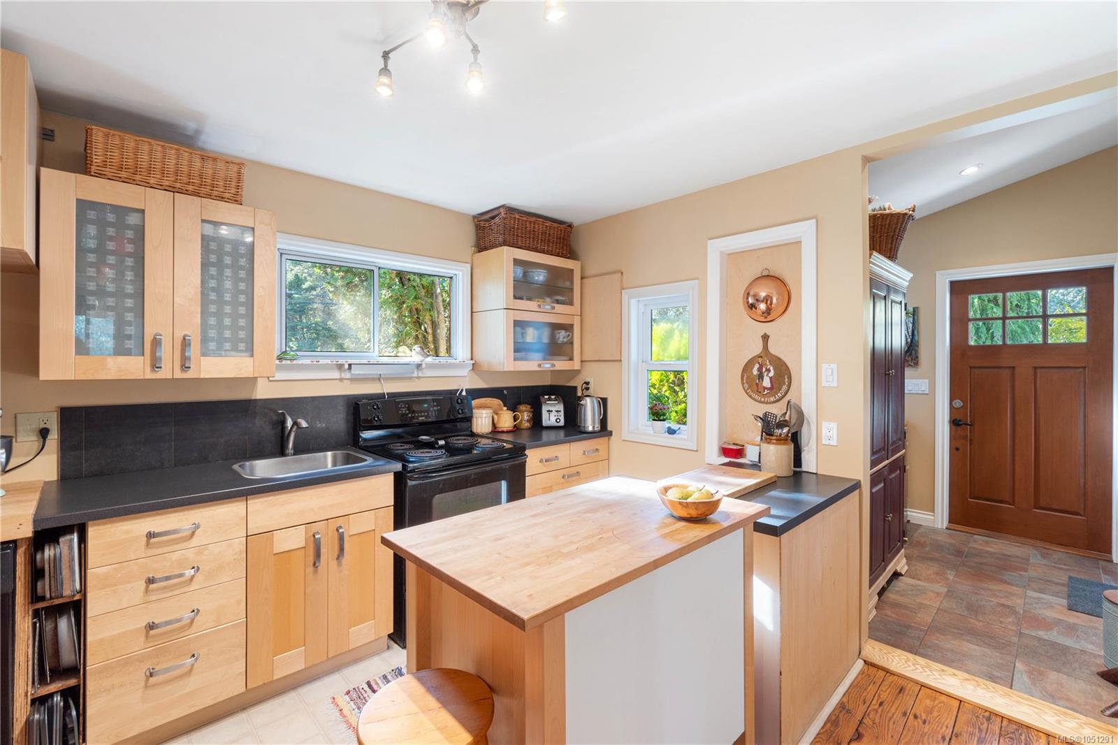 681 Turner Rd — listing photo 10 of 44