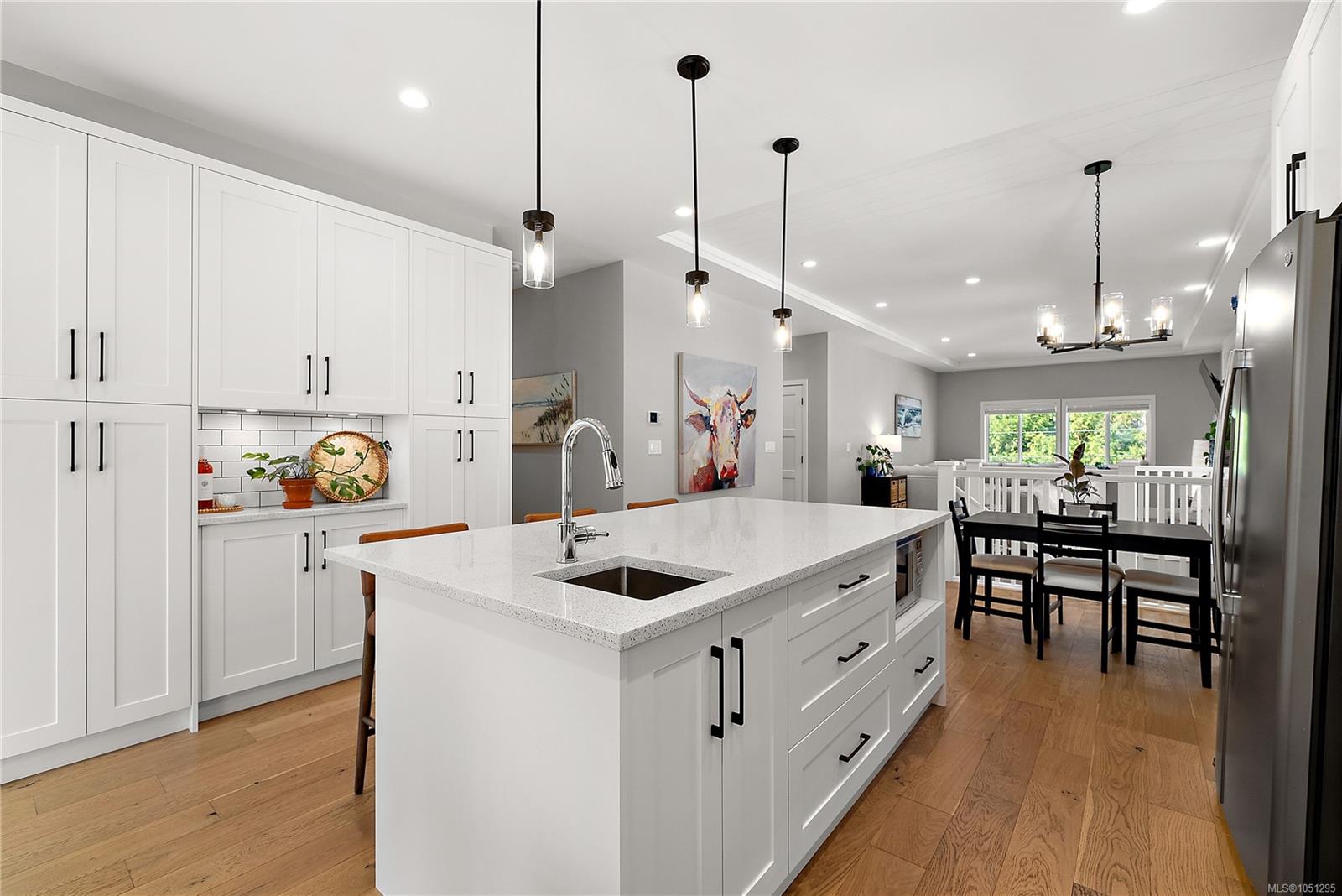 649 Frederic Rd — listing photo 12 of 38