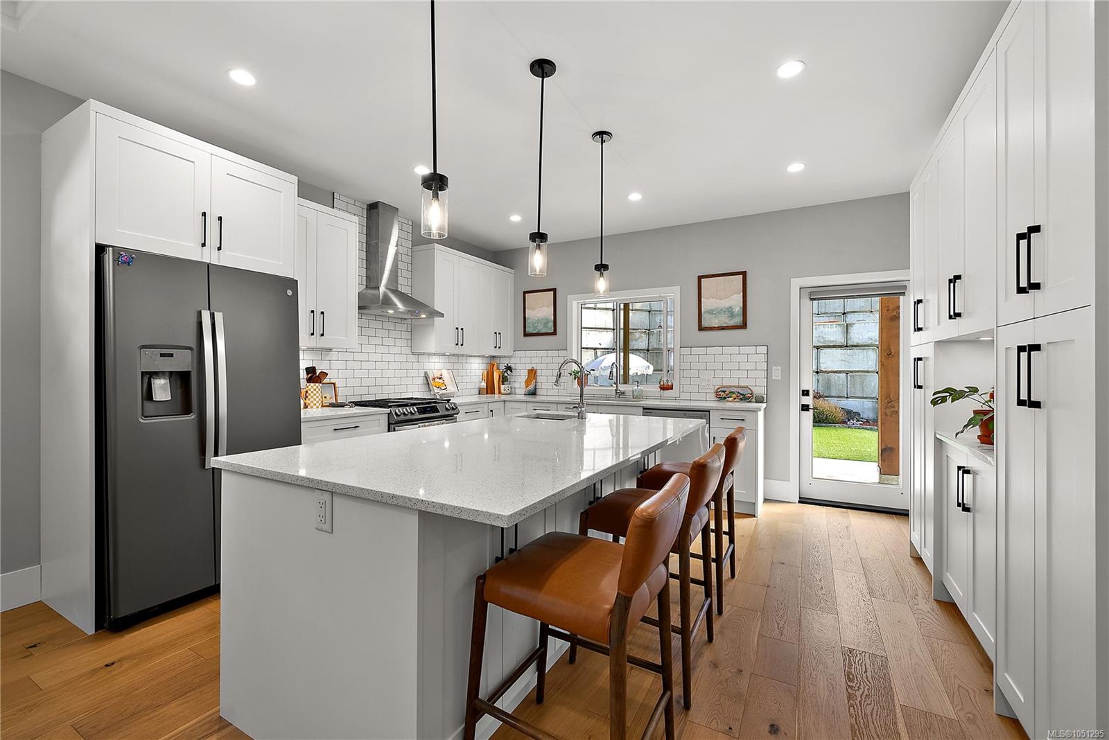 649 Frederic Rd — listing photo 9 of 38