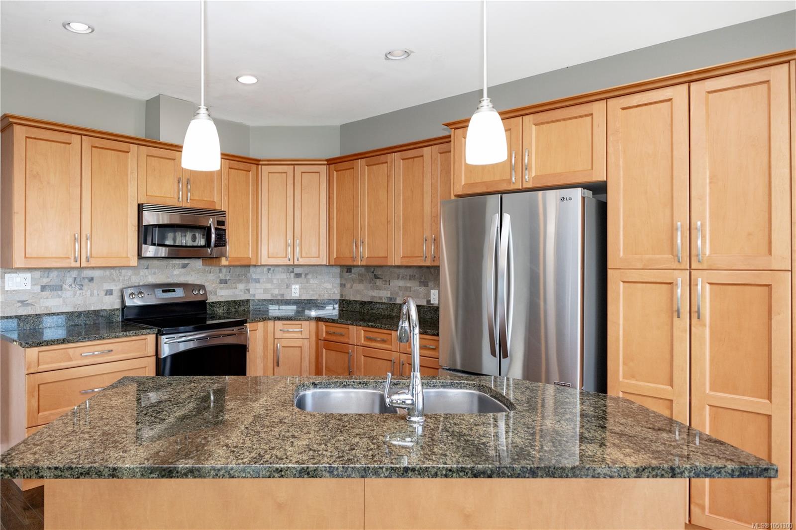 696 Pacific Heights Lane — listing photo 11 of 88
