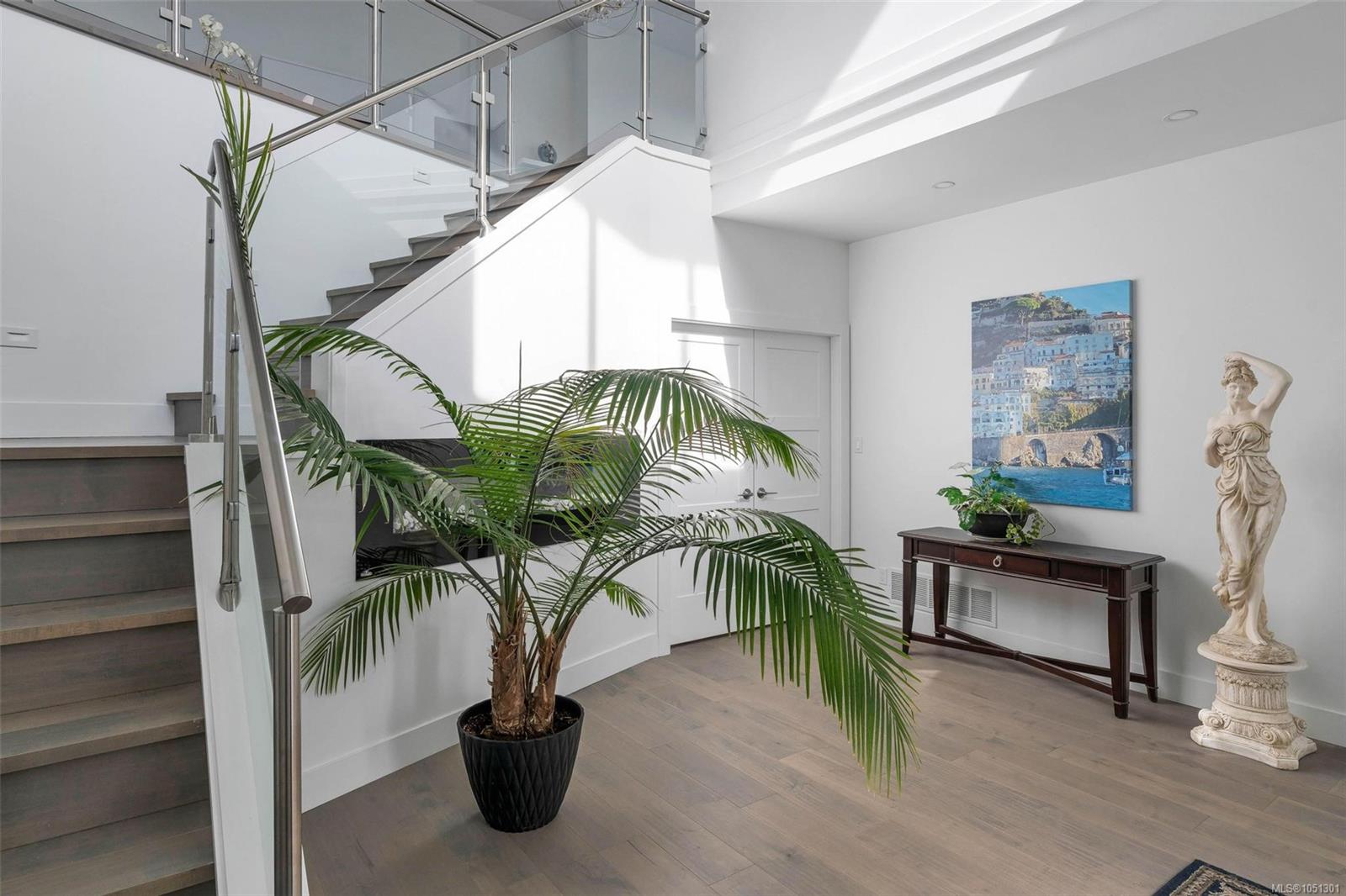 755 Butterfield Rd — listing photo 5 of 56